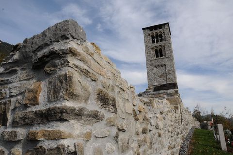 Blick auf die eindrücklichen Mauern der Burgruine